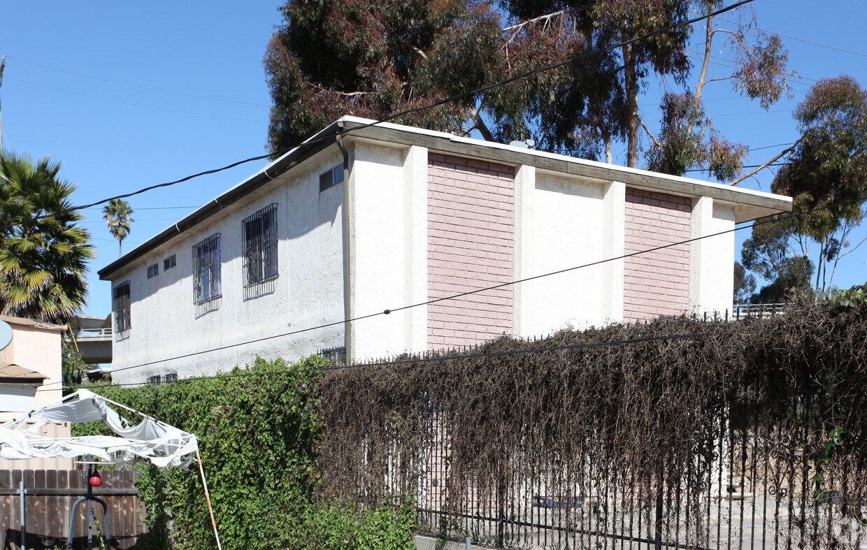 Foto del edificio - 1459 E 1st St