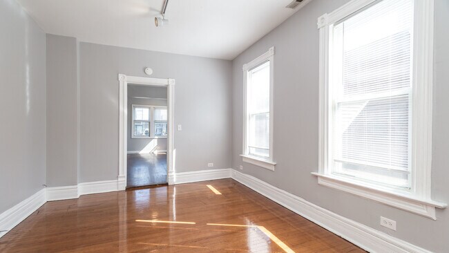Foto del edificio - 1148 W Addison St