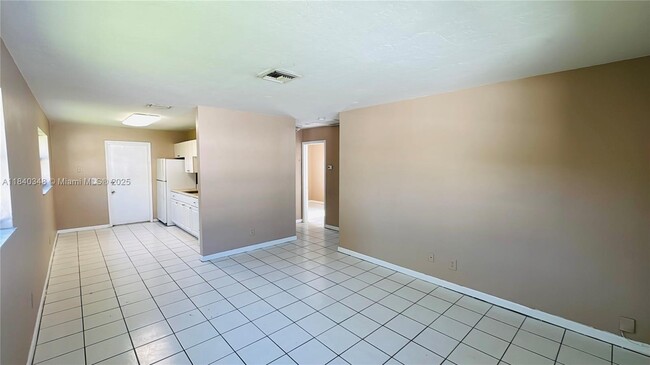 Building Photo - 6116 SW 39th St