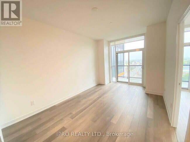 Photo du bâtiment - 1603-1603 Eglinton Ave W