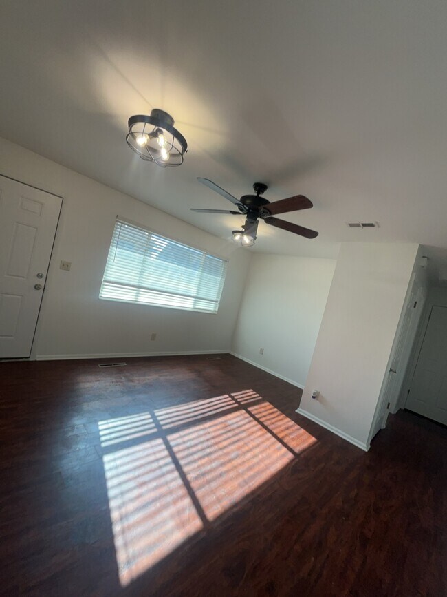 Building Photo - 351 Park Creeke Ln