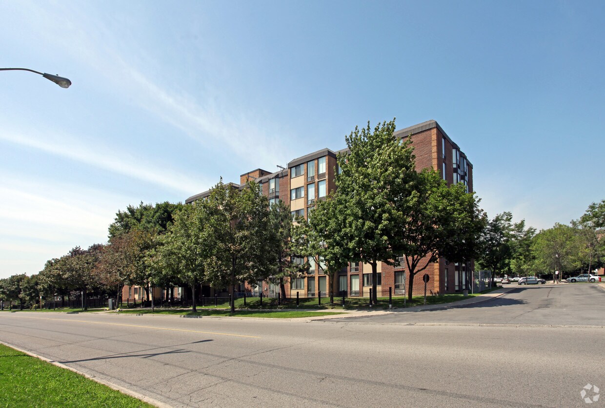 Village at the Pines Apartments 1530 Pickering Pky Pickering, ON