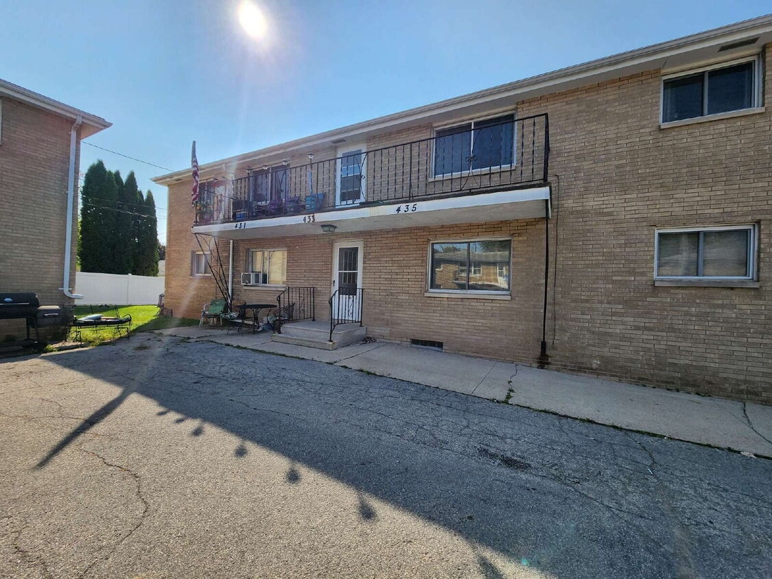 Primary Photo - 1 Bedroom Apartment with balcony