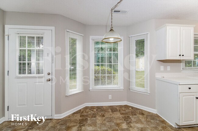 Foto del edificio - 3229 Sparrowhawk Dr