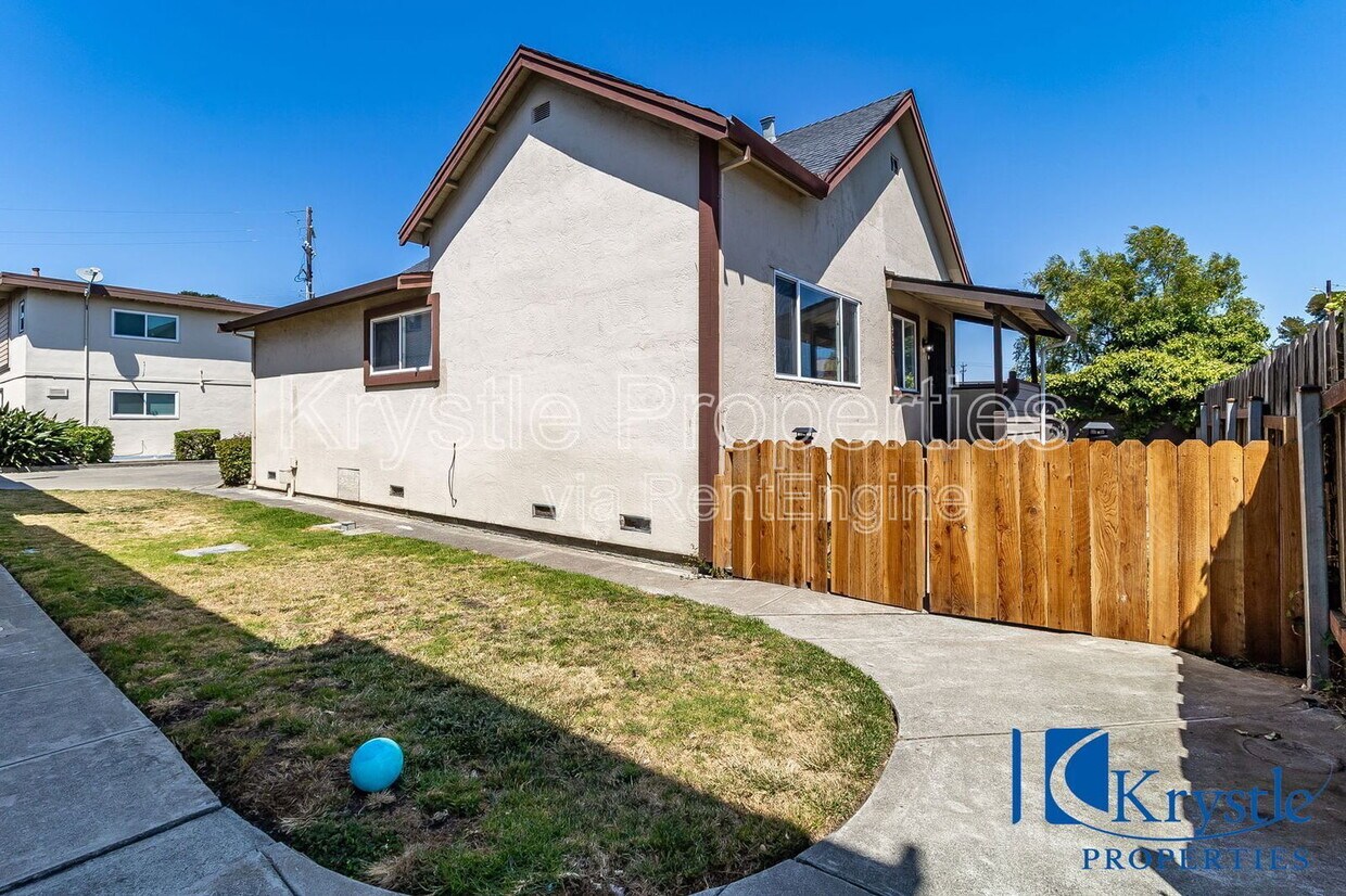 Primary Photo - 1908 Solano Ave