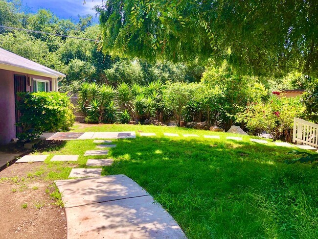 Building Photo - Secluded and Quiet Guest House Like Unit o...