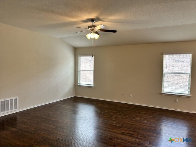 Foto del edificio - 1309 Juneberry Pk Dr