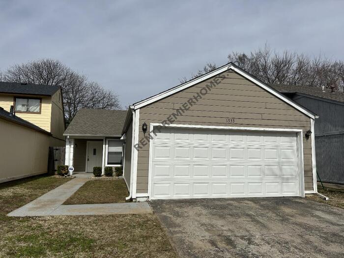 Primary Photo - 1533 E 67th Pl. Tulsa, OK 74136