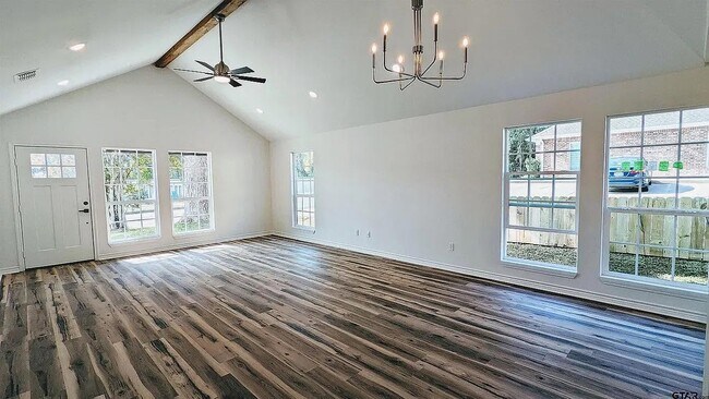Foto del edificio - 2704 Calloway Rd