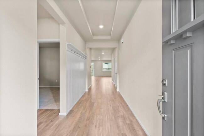 Building Photo - For Rent: Modern 3-Bedroom Home in The Cro...