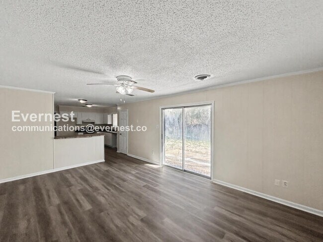 Foto del edificio - 3 Bed/2 Bath Home with Carport / Pet-Friendly / Available Now!