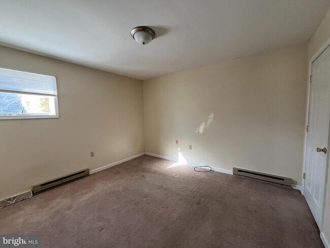 Building Photo - 702 Thomas Ln