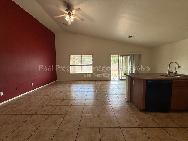 Building Photo - 1225 W Shumway Farm Rd