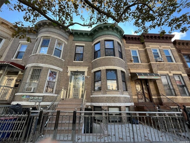 Building Photo - 554 57th St