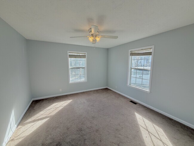 Foto del edificio - 1124 Bluewillow Ct