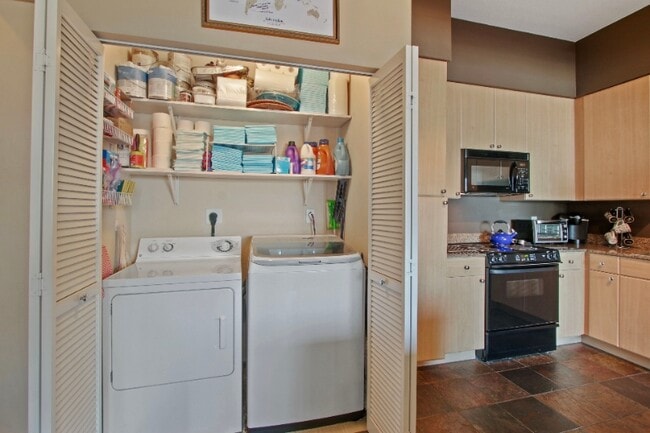 Building Photo - 388 E Ocean Blvd