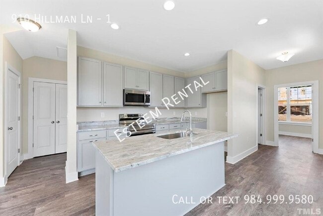 Foto del edificio - 910 Hillman Ln
