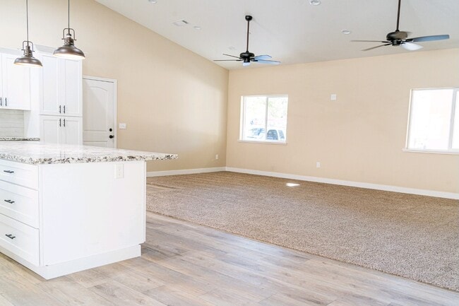 Building Photo - 40023 Woodsong Wy