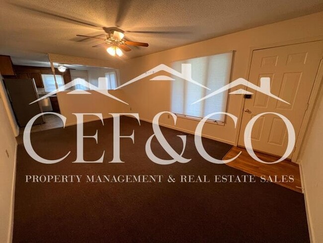 Building Photo - Beautifully maintained 2 bedroom 1.5 bathroom duplex, now available.