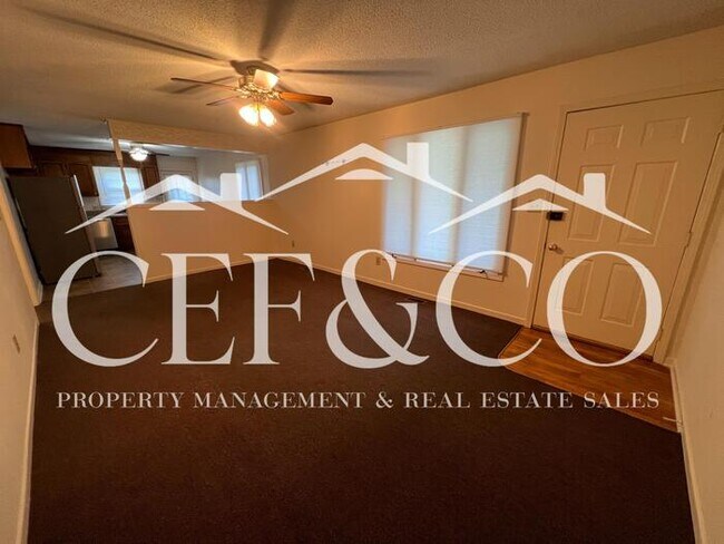 Foto del edificio - Beautifully maintained 2 bedroom 1.5 bathroom duplex, now available.