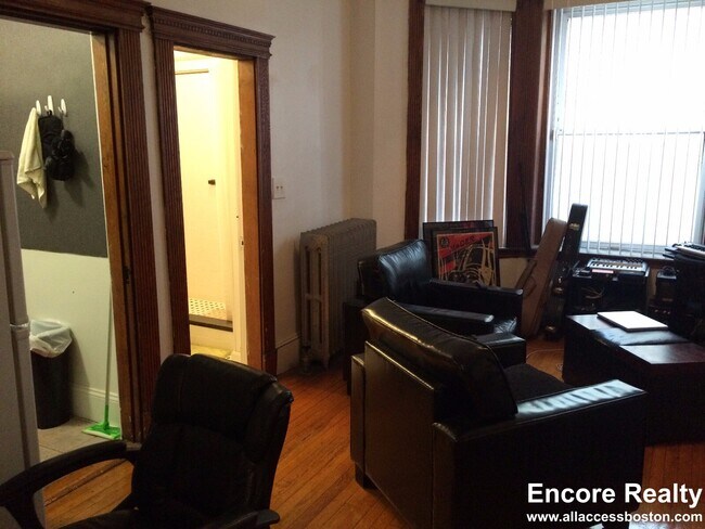 Building Photo - 26 Hemenway St