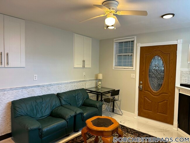 Foto del edificio - 235 Savin Hill Ave