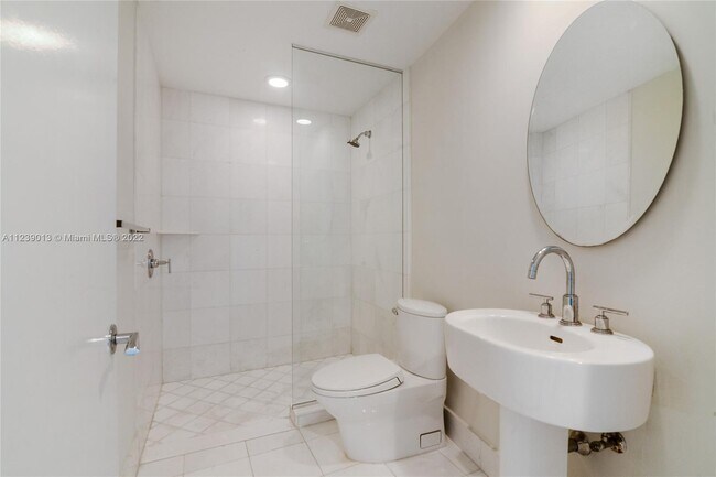 Foto del edificio - 2950 NE 188th St