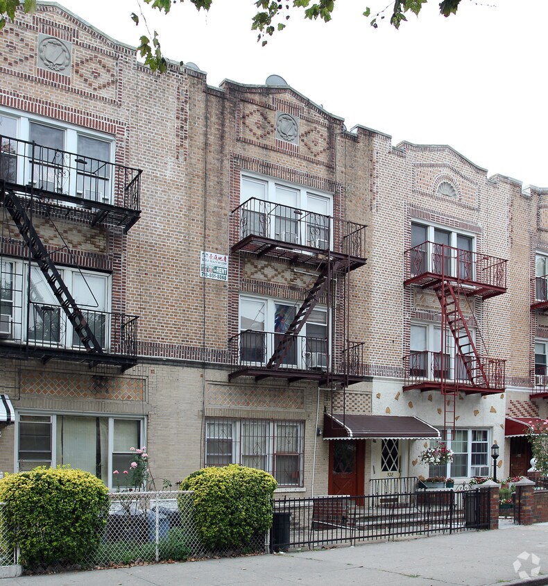 Building Photo - 530 Ovington Ave