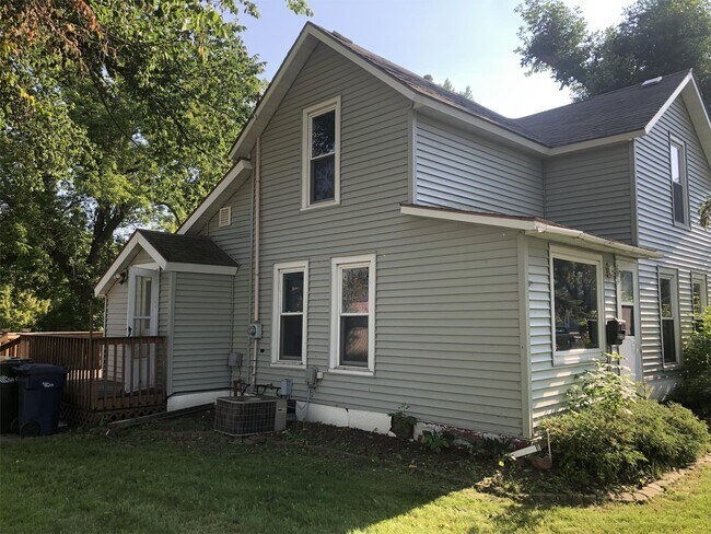 Building Photo - 712 E Channing Ave