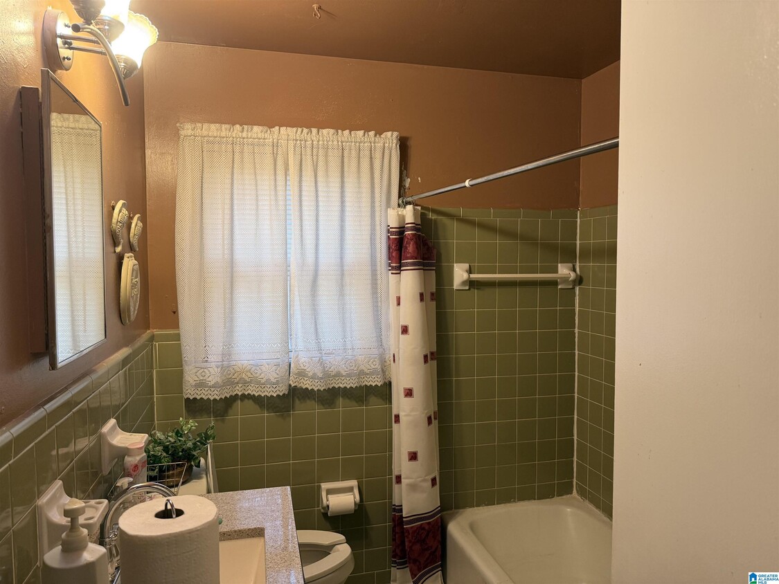 Building Photo - 644 72nd St S