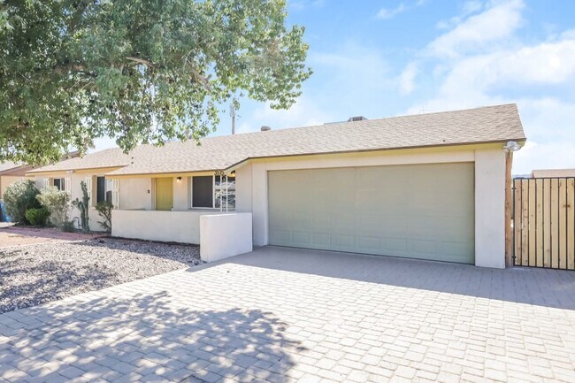 Building Photo - 3515 E Friess Dr