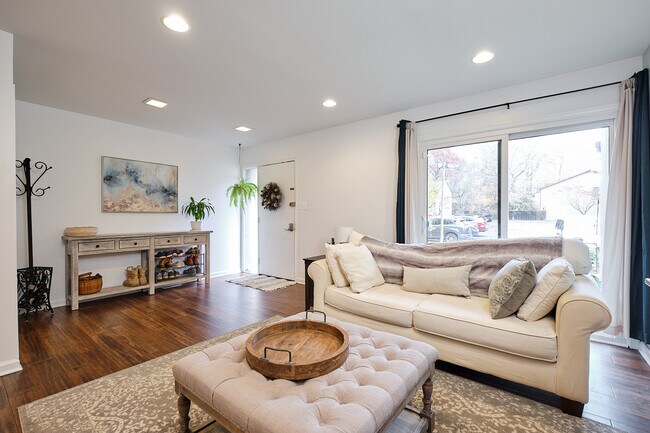 Building Photo - 2214 Cartwright Pl