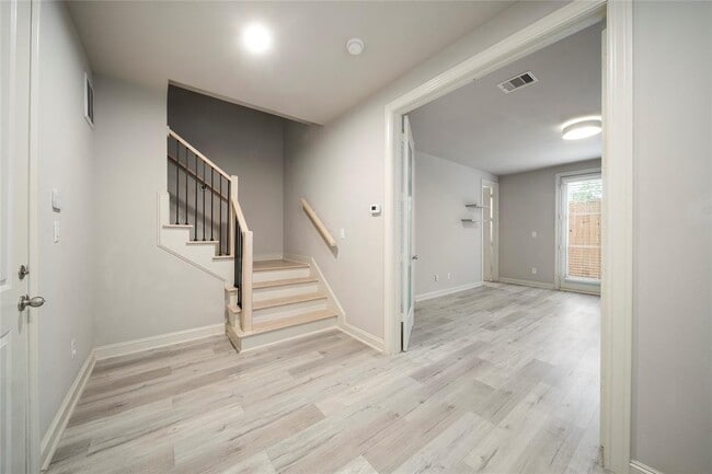Building Photo - 409 W 17th St