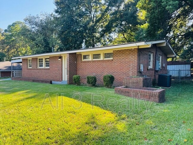 Building Photo - 714 Karen Rd