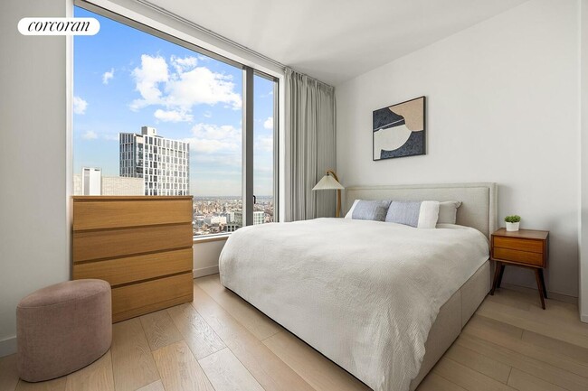 Building Photo - 11 Hoyt St