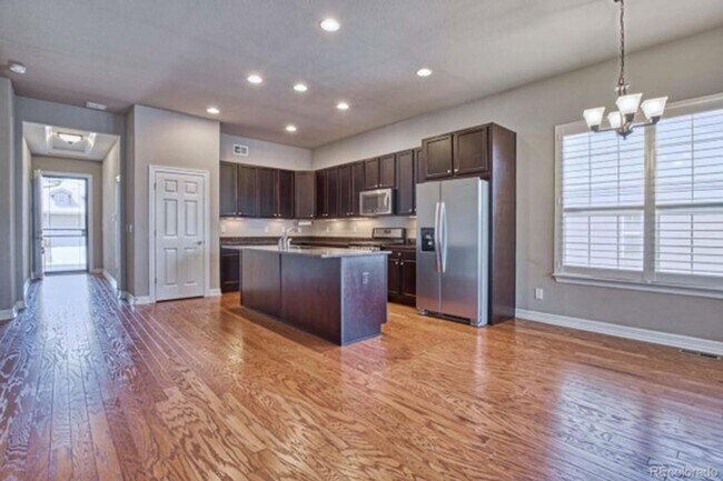 Photo - Gorgeous 3B/2B - Available August 4th In A... House