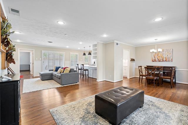 Foto del edificio - 9203 Livenshire Dr