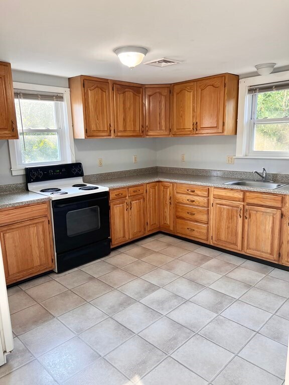 1 Kurts Pl Unit 2, Taunton, MA 02780 Room for Rent in Taunton, MA