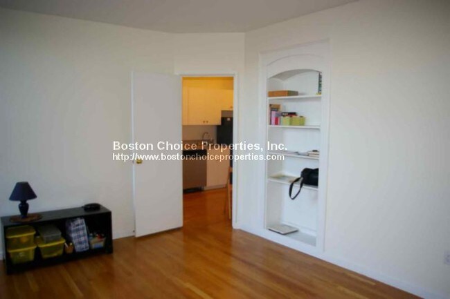 Building Photo - 483 Beacon St