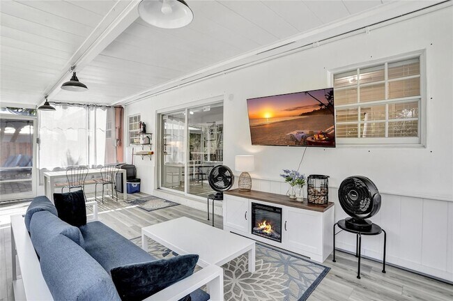 Foto del edificio - 1559 NE 38th St