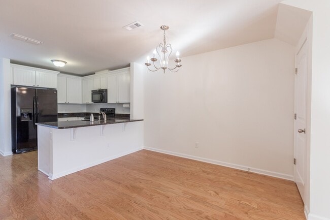 Building Photo - 1249 Riverbrook Dr