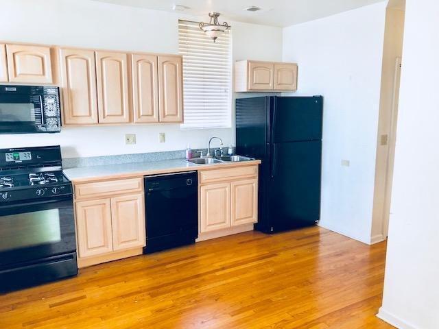 Foto del edificio - 3 bedroom in Chicago IL 60636