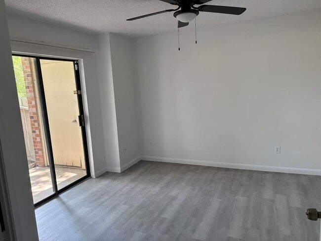 Building Photo - 1705 Crossing Pl
