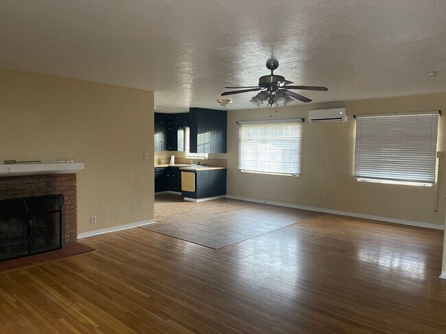 Foto del edificio - 5216 Los Arboles Ave NE