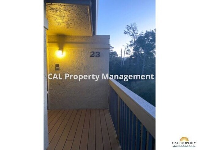 Foto del edificio - Stunning 2 Bed/2 Bath Condo Located in Mon...