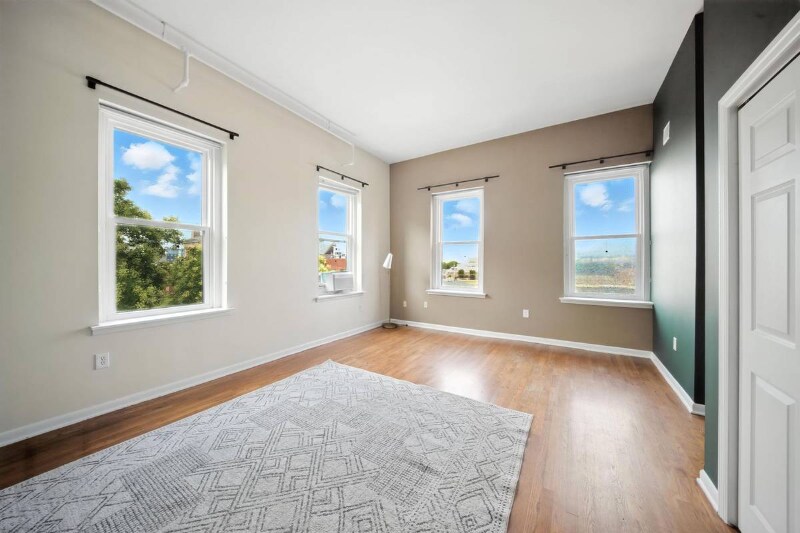 Foto principal - 187 Wayne St