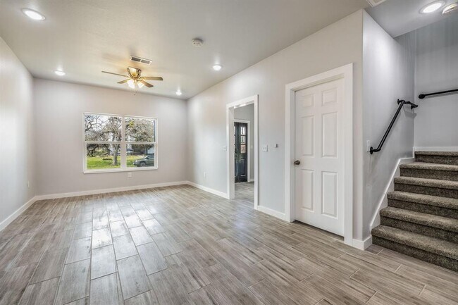 Foto del edificio - 600 Kimbro #B St