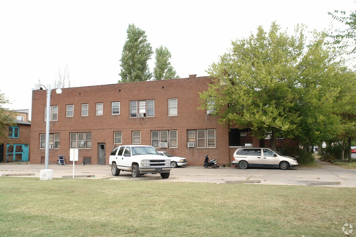Primary Photo - 423 N Emporia St