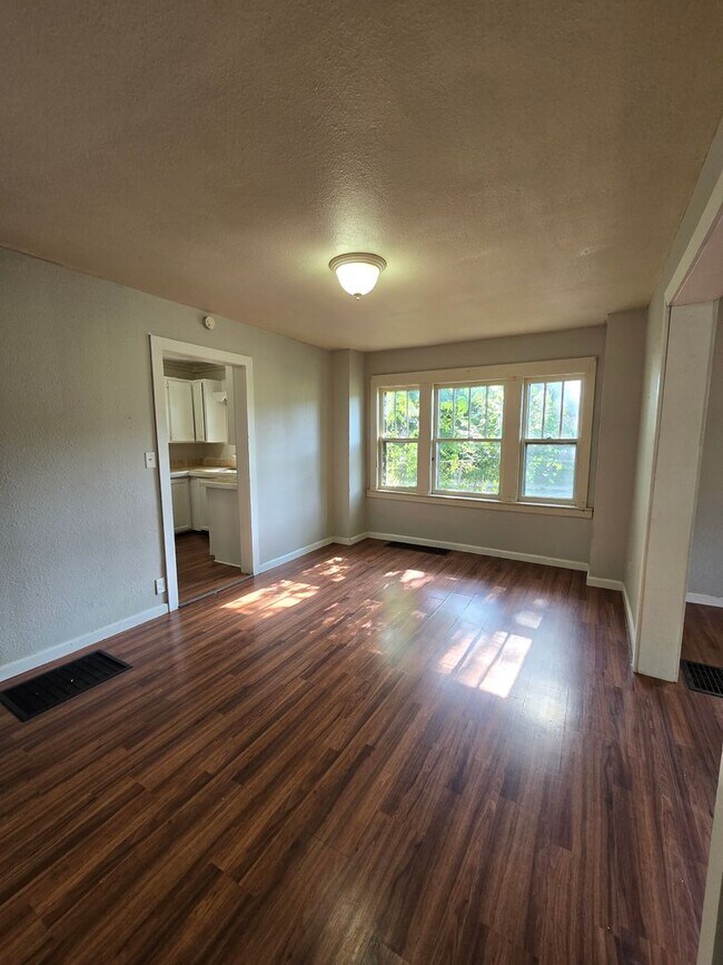 Foto del edificio - 2 Bedroom | 1 Bathroom | Springfield MO! | Fenced Yard!