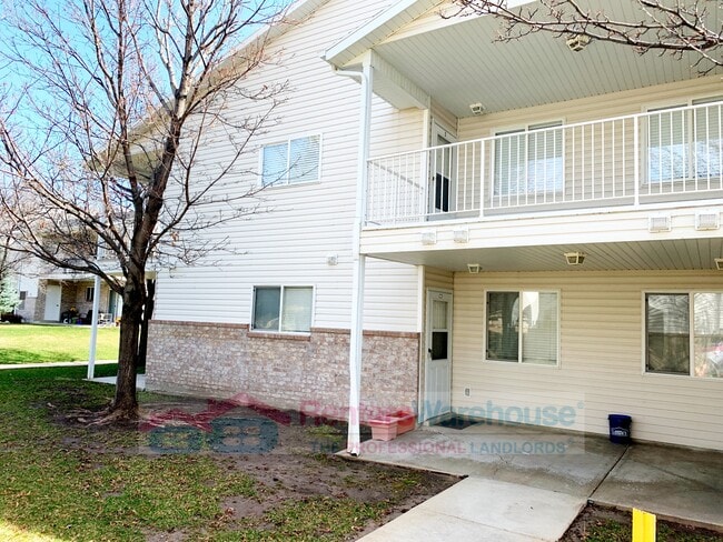 Building Photo - 2421 N 400 W